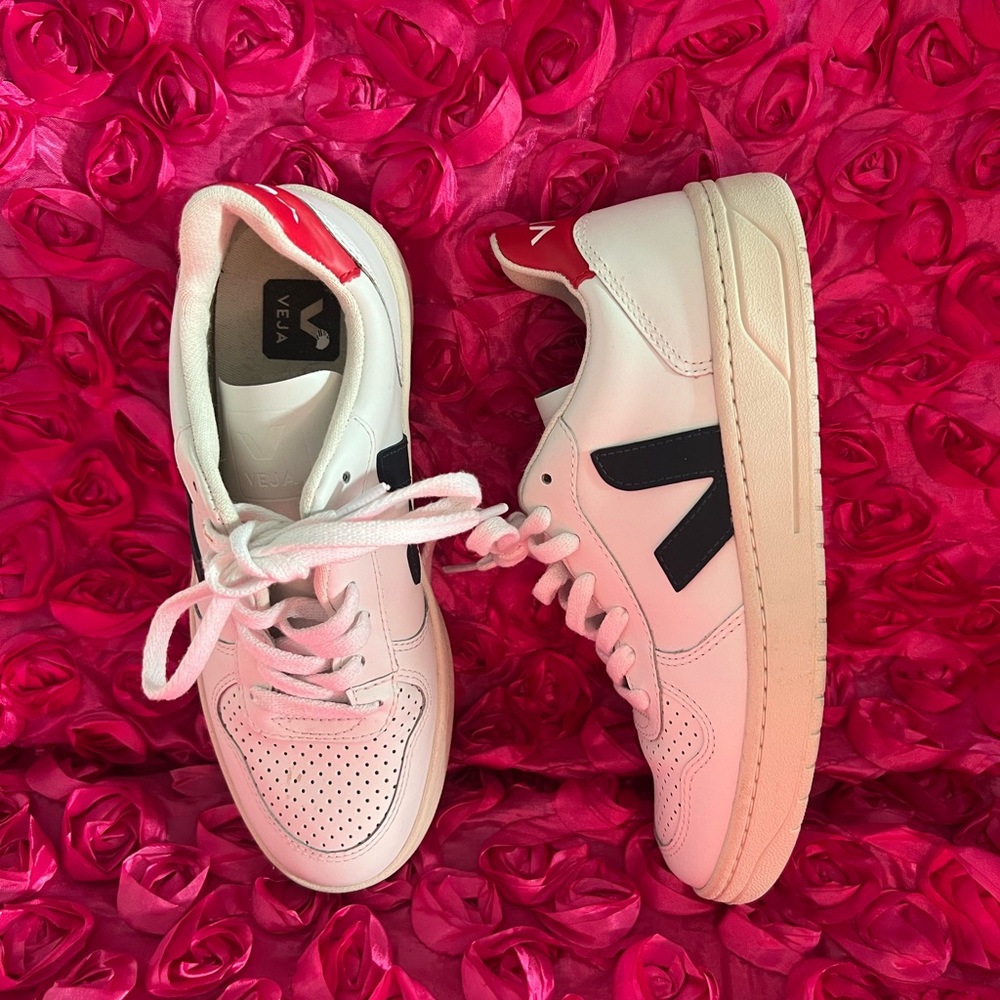 VEJA V-10 Bicolor Low-Top Sneakers